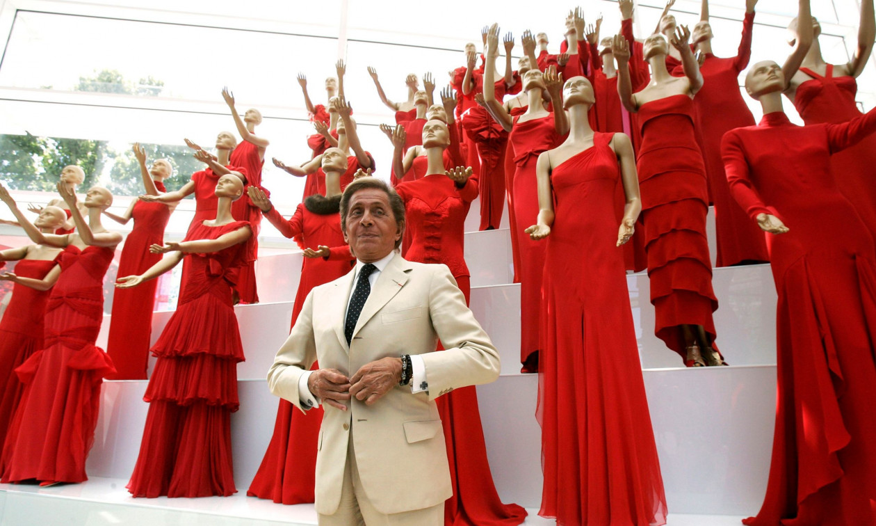 Valentino: Το αντίο των σταρ στον «αυτοκράτορα» της μόδας – «Γενναιόδωρος, αληθινός και ευγενικός»