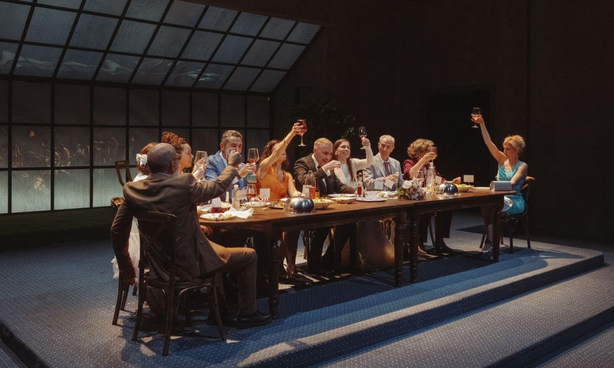 Τελευταίες παραστάσεις για την θεατρική παράσταση «Μέχρι να σβήσουν τ’ άστρα»