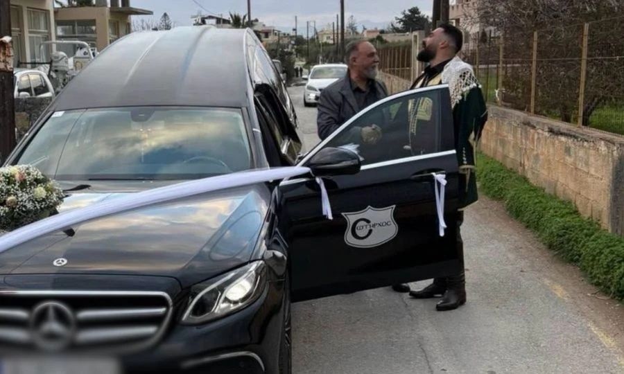 Ηράκλειο: Γαμπρός πήγε στον γάμο με… νεκροφόρα