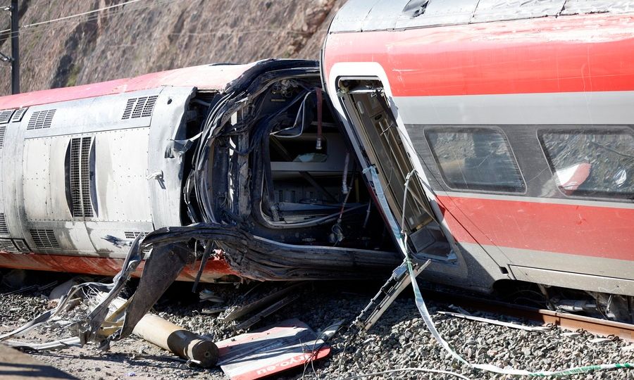 Σιδηροδρομικό δυστύχημα στην Ισπανία: Στους 41 οι νεκροί – Ψάχνουν κάτω από τα συντρίμμια