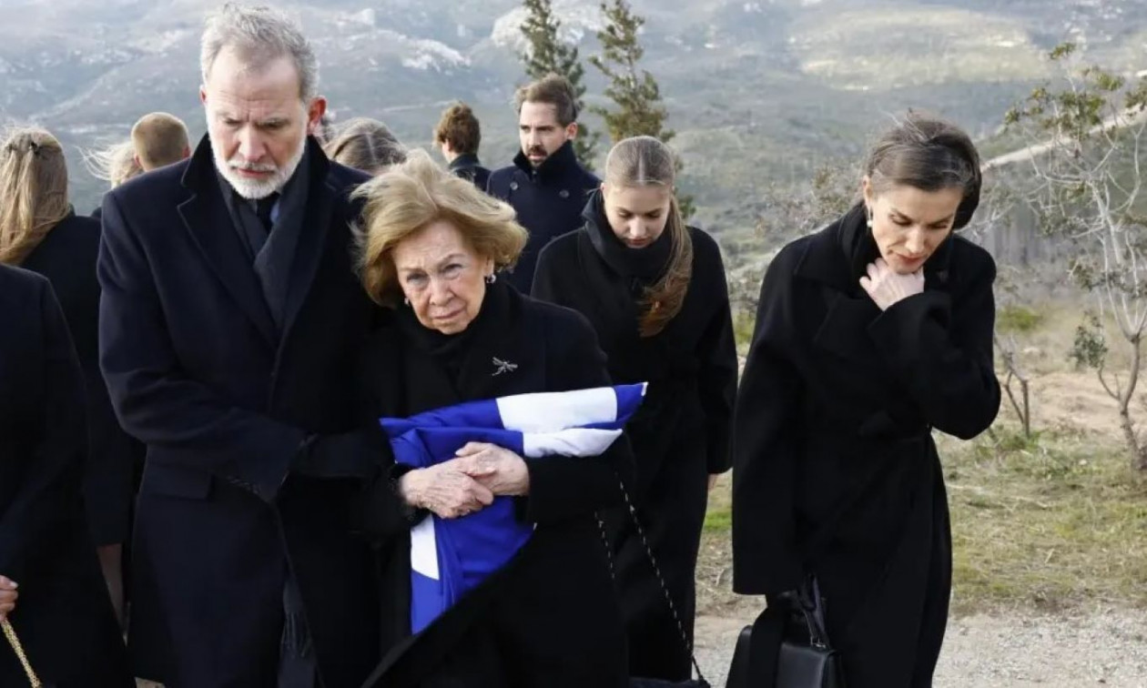 Πριγκίπισσα Ειρήνη: Τα δάκρυα της αδελφής της, Σοφίας την ώρα της ταφής στο Τατόι Βίντεο