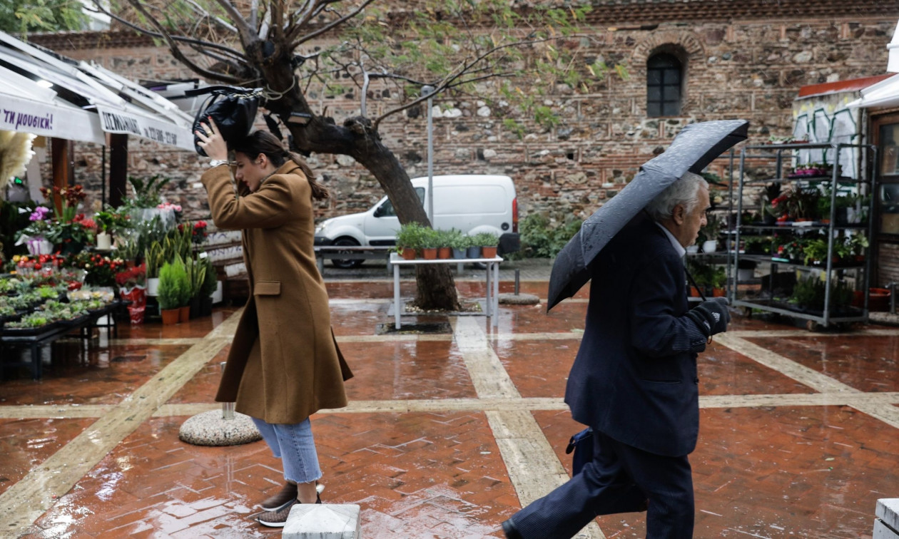 Σε επιφυλακή ο δήμος Αθηναίων λόγω της κακοκαιρίας – «Αποφύγετε τις άσκοπες μετακινήσεις»