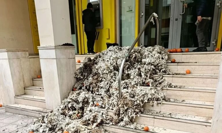 Μπλόκα αγροτών: Αποχώρησαν από την Ιόνια Οδό οι παραγωγοί της Άρτας