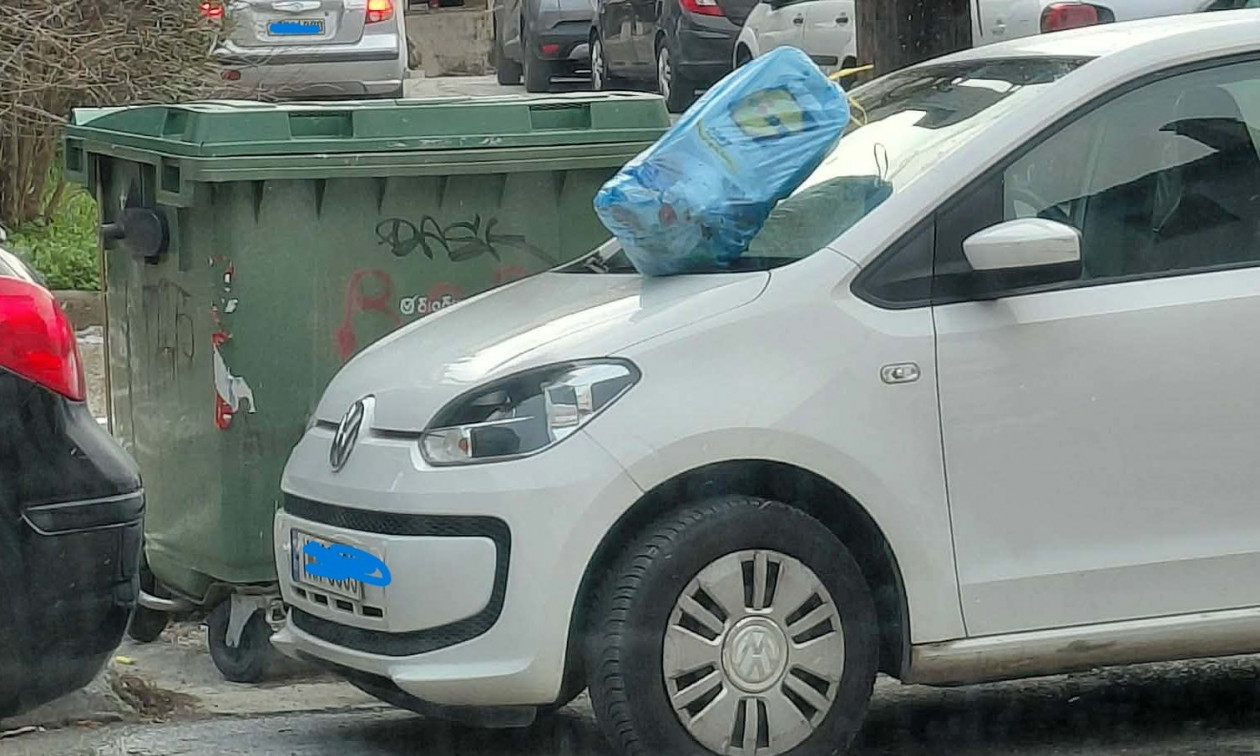 Κοζάνη: Πάρκαρε μπροστά σε κάδο απορριμμάτων και του πέταξαν τα σκουπίδια στο αυτοκίνητο