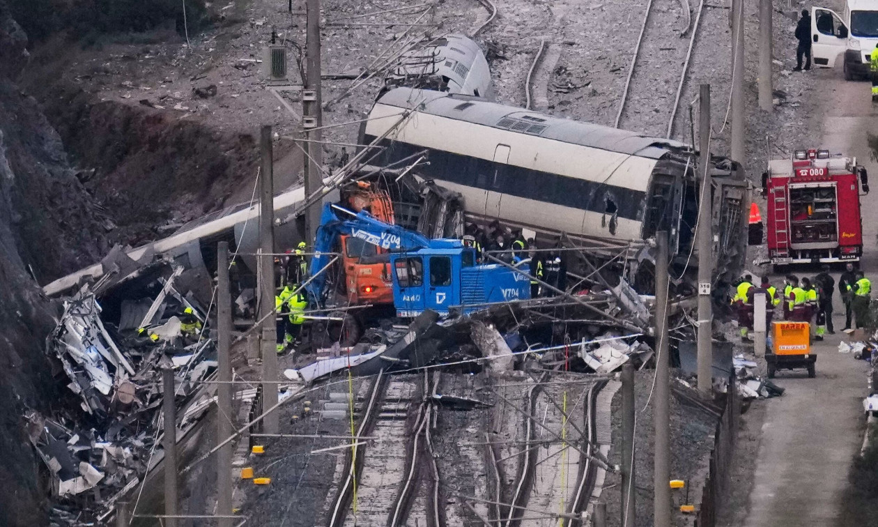 Σιδηροδρομικό δυστύχημα στην Ισπανία: Στους 42 οι νεκροί – Δύο τα βασικά σενάρια που εξετάζονται