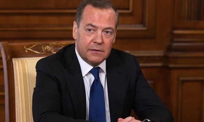 Μεντβέντεφ: Ο πρόεδρος Τραμπ θέλει να γίνει σαν τον Πούτιν, αλλά είναι αδύνατο