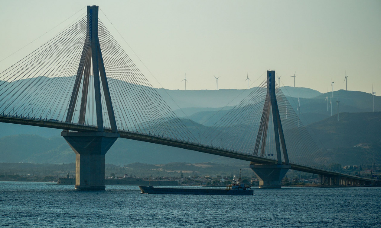 Άνοιξε προσωρινά η Γέφυρα Ρίου – Αντιρρίου για τα φορτηγά που δεν έχουν φορτίο