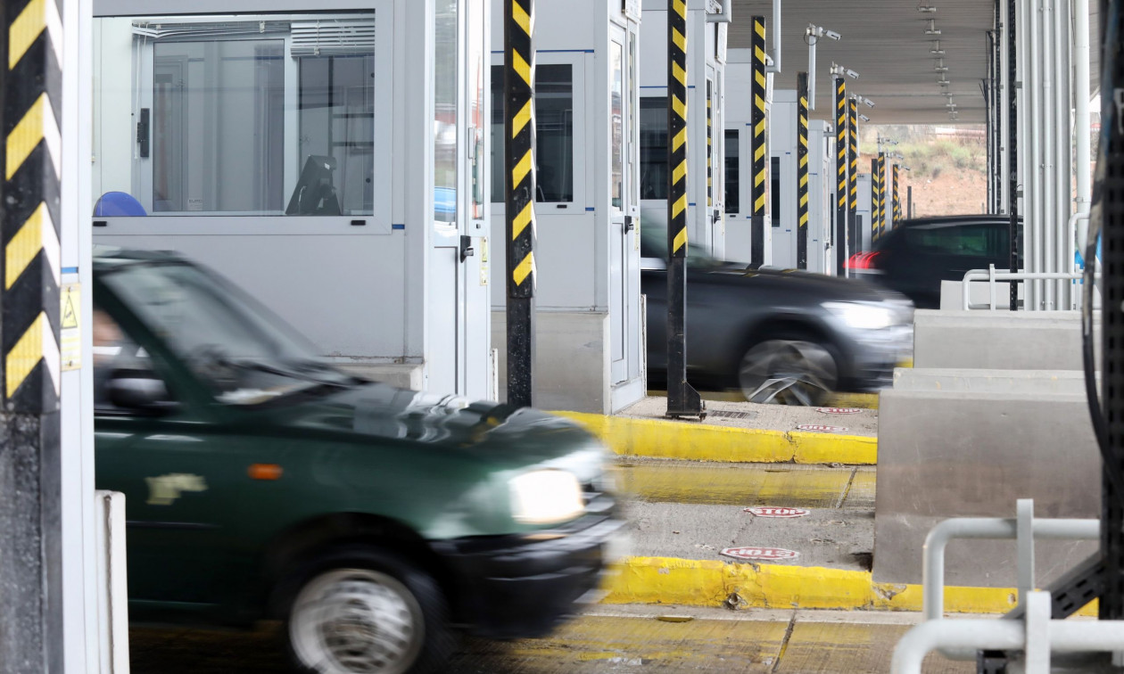 Ανατροπή οχήματος μετά τα διόδια Αφιδνών – Καθυστερήσεις στη Νέα Εθνική Οδό Αθηνών-Λαμίας