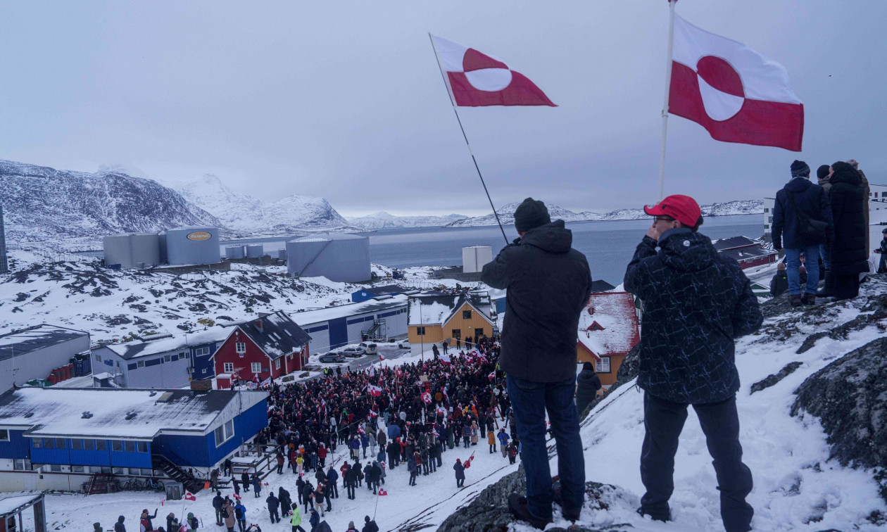 Γροιλανδία: Παρά τις διαβεβαιώσεις Τραμπ ετοιμάζονται για το χειρότερο: Όπλα, φάρμακα και καλάμια