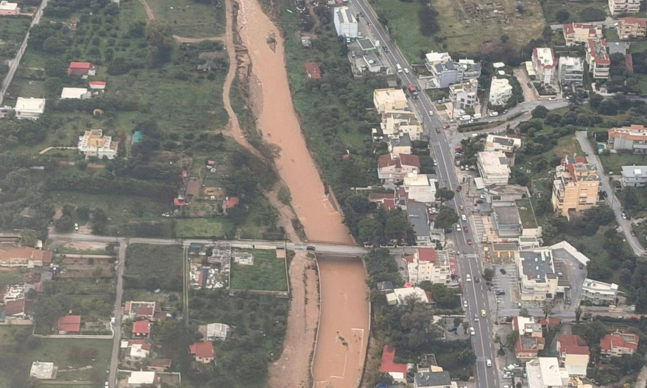 Κακοκαιρία: Η πλημμυρισμένη Αττική από ψηλά, η θάλασσα άλλαξε χρώμα – Δείτε φωτογραφίες