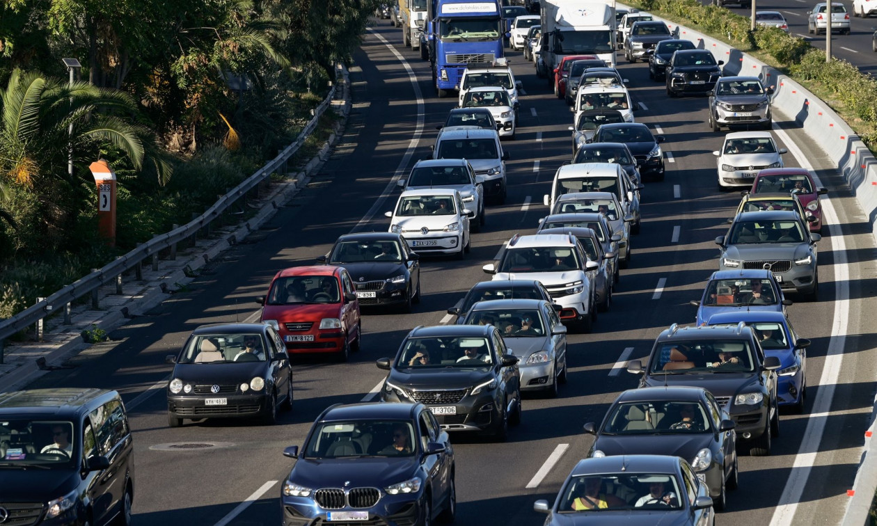 Αττική Οδός: Καθυστερήσεις άνω των 30′ λόγω ακινητοποιημένου φορτηγού στο ύψος Κηφισίας