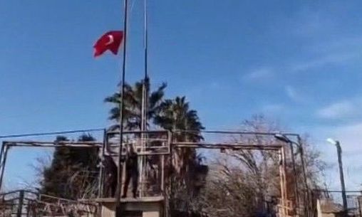 Έκαψαν την τουρκική σημαία στα σύνορα με τη Συρία: Συγκρίσεις με Ίμια και δολοφονία Σολωμού