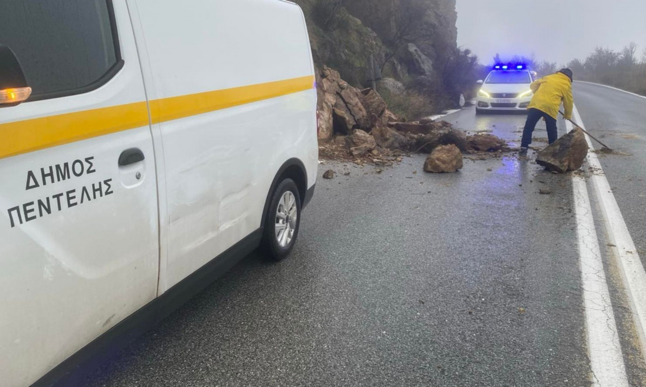 Πεντέλη: Κατολίσθηση σε περιμετρικό δρόμο – Έπεσαν βράχια στο οδόστρωμα