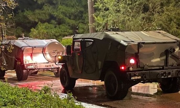 Κακοκαιρία – Γλυφάδα: Βγήκαν και hummer του στρατού μετά τα μεσάνυχτα για τις πλημμύρες