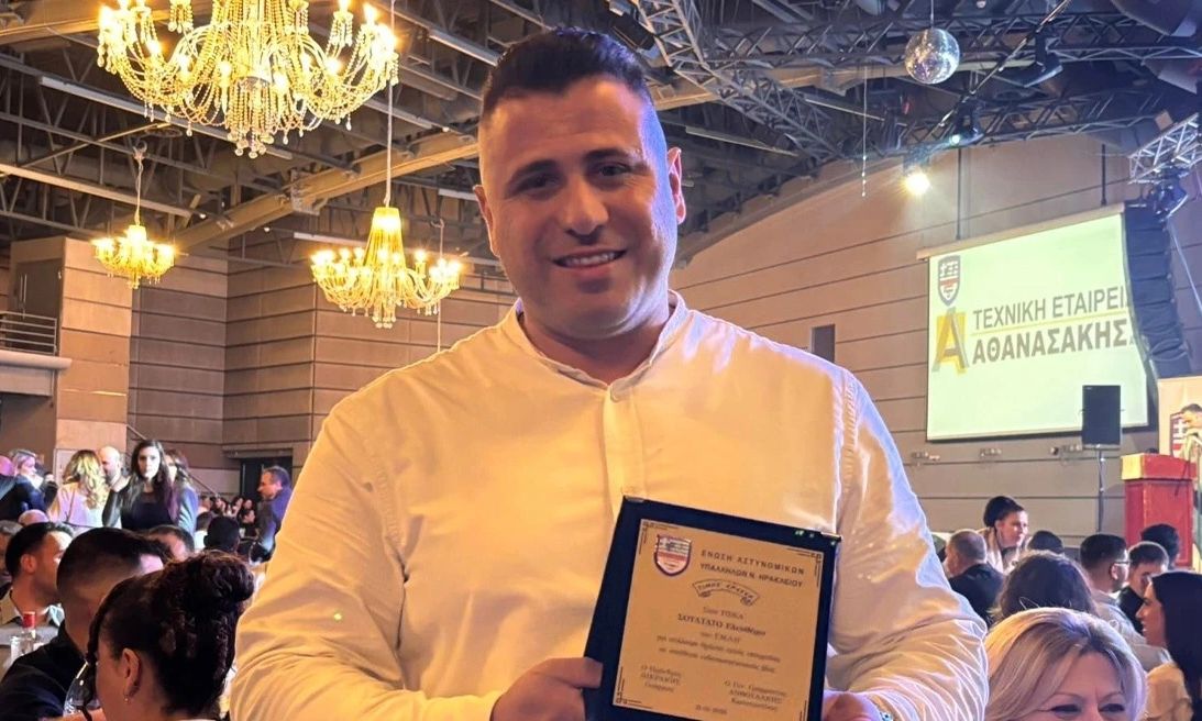 Κρήτη: Βραβεύτηκε ο αστυνομικός που εκτός υπηρεσίας έσωσε γυναίκα θύμα ενδοοικογενειακής βίας