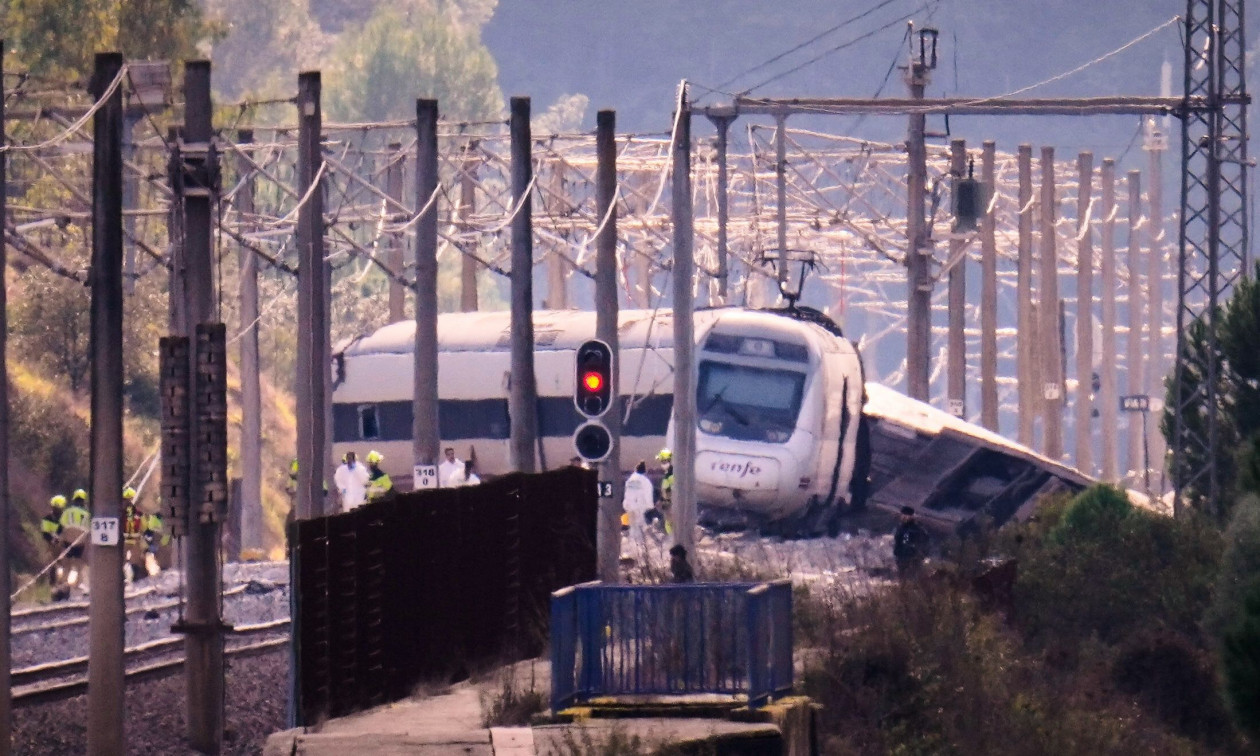 Σιδηροδρομικό δυστύχημα στην Ισπανία: Βρέθηκαν δύο ακόμη σοροί – Στους 45 οι νεκροί