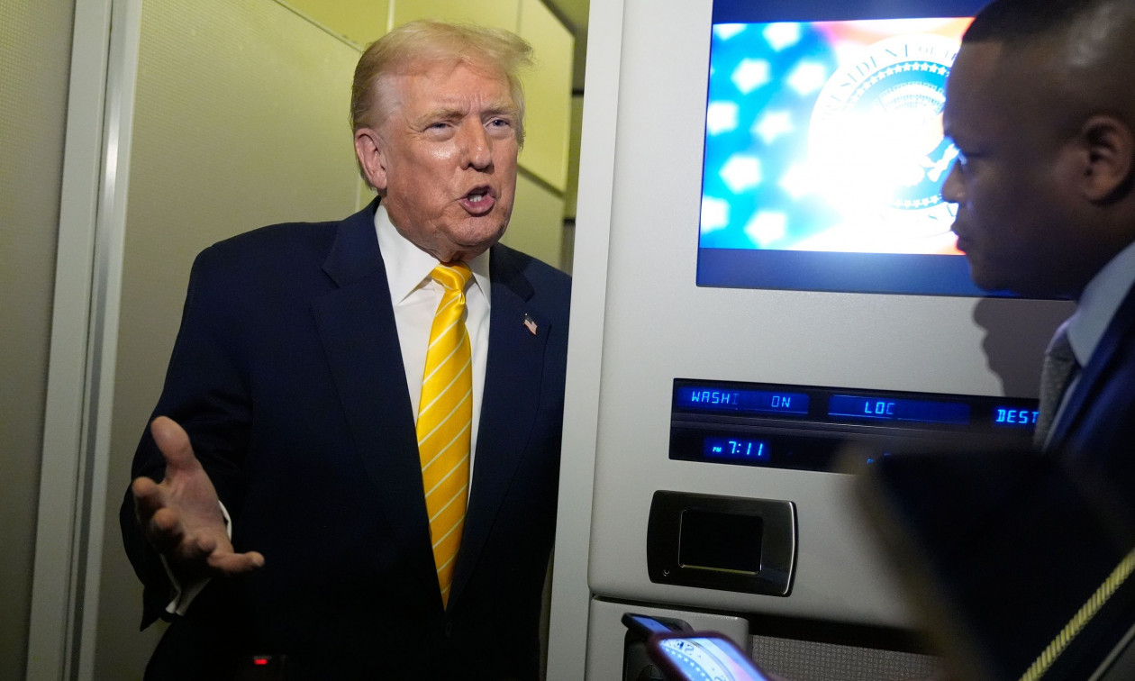 Τραμπ: «Μεγάλη δύναμη» του αμερικανικού στρατού κινείται προς το Ιράν