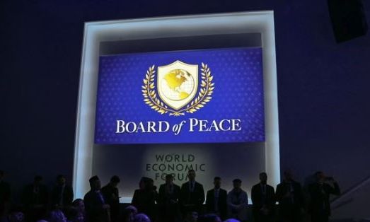 Το λογότυπο του «Συμβουλίου Ειρήνης» του Τραμπ μοιάζει με το έμβλημα του ΟΗΕ