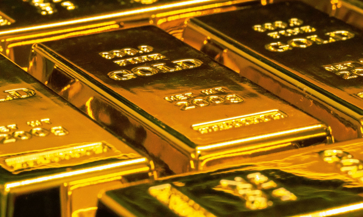 Ο χρυσός κοντεύει να ξεπεράσει τα 5.000 δολάρια