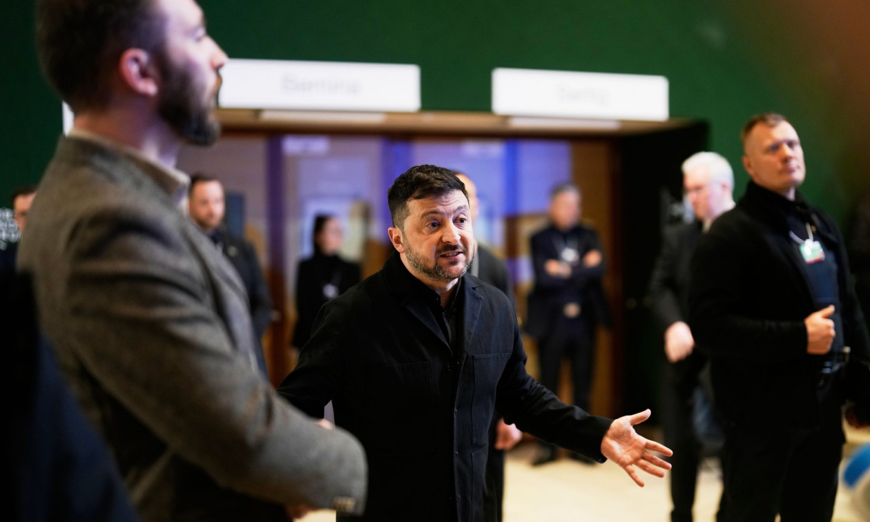 «Θα καθορίσουμε τη στάση μας επί τόπου» – Οι διάλογοι Ζελένσκι με την ουκρανική αντιπροσωπεία