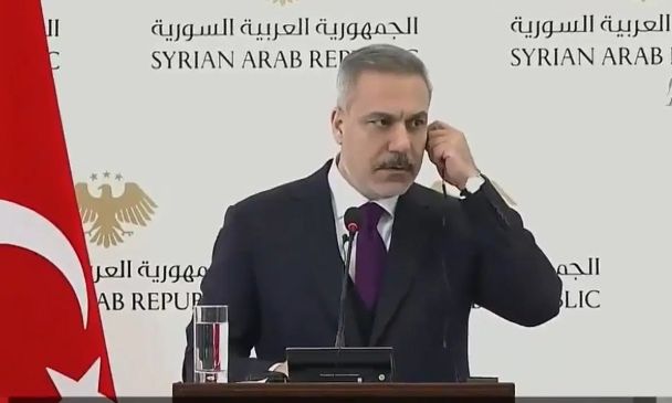 Φιντάν: Αναγκαία η εκεχειρία στη Συρία για την μεταφορά των κρατουμένων στο Ιράκ