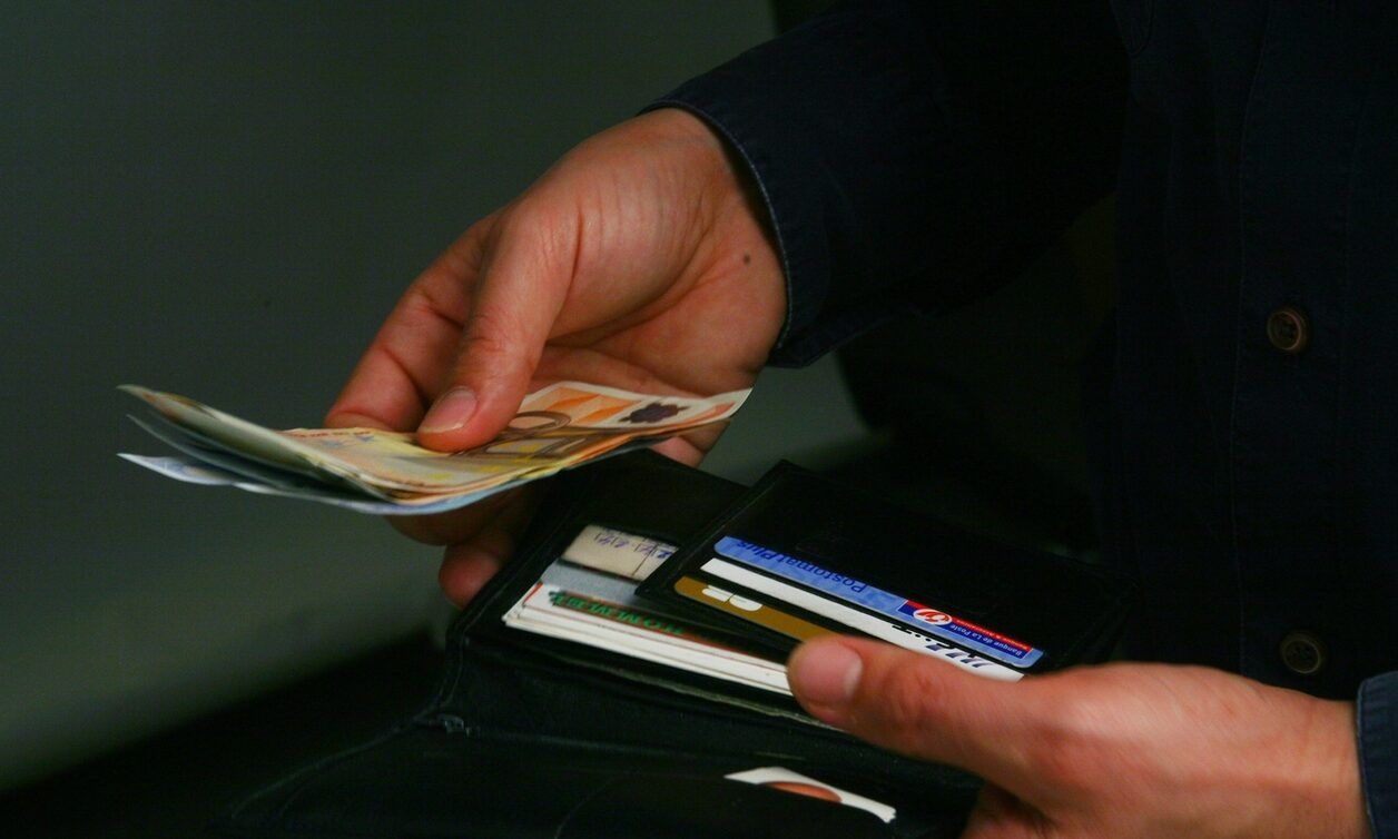 Κατώτατος μισθός: Σε διαβούλευση για το 2026 – Στόχος τα 950 ευρώ το 2027