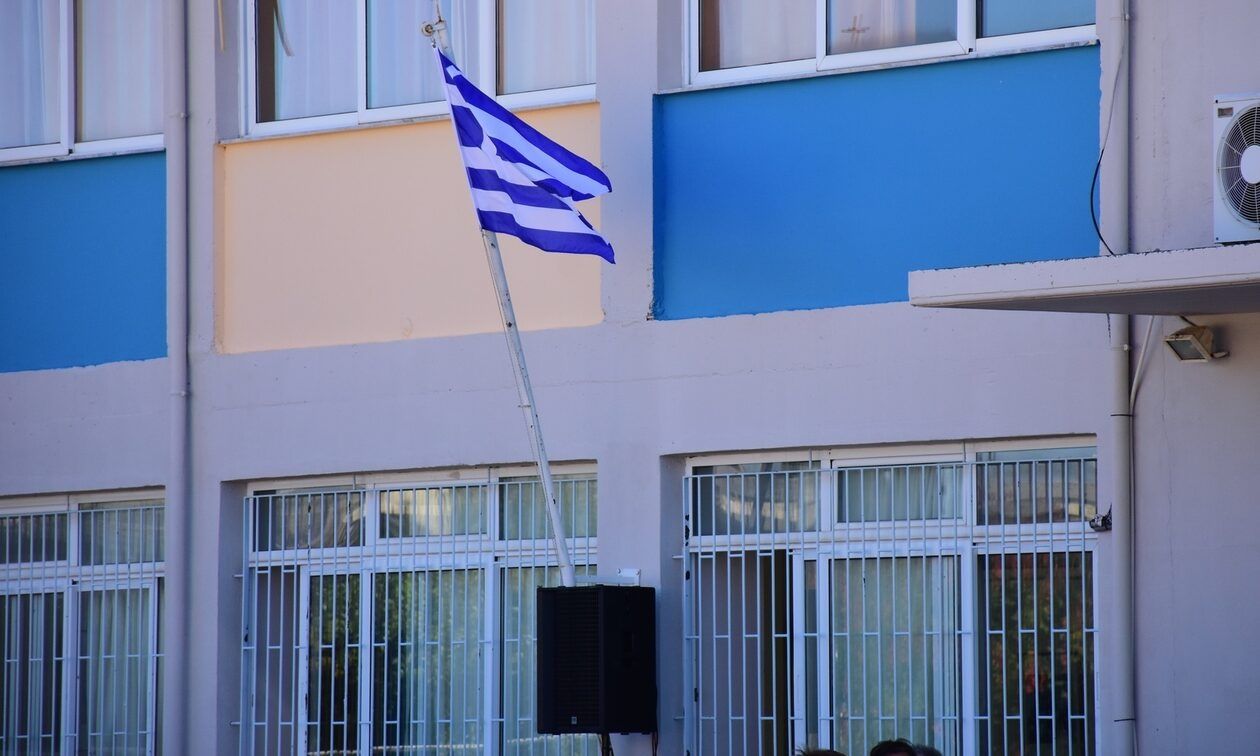 Σέρρες: Συνελήφθη καθηγήτρια καθώς φίμωσε μαθητή με μονωτική ταινία