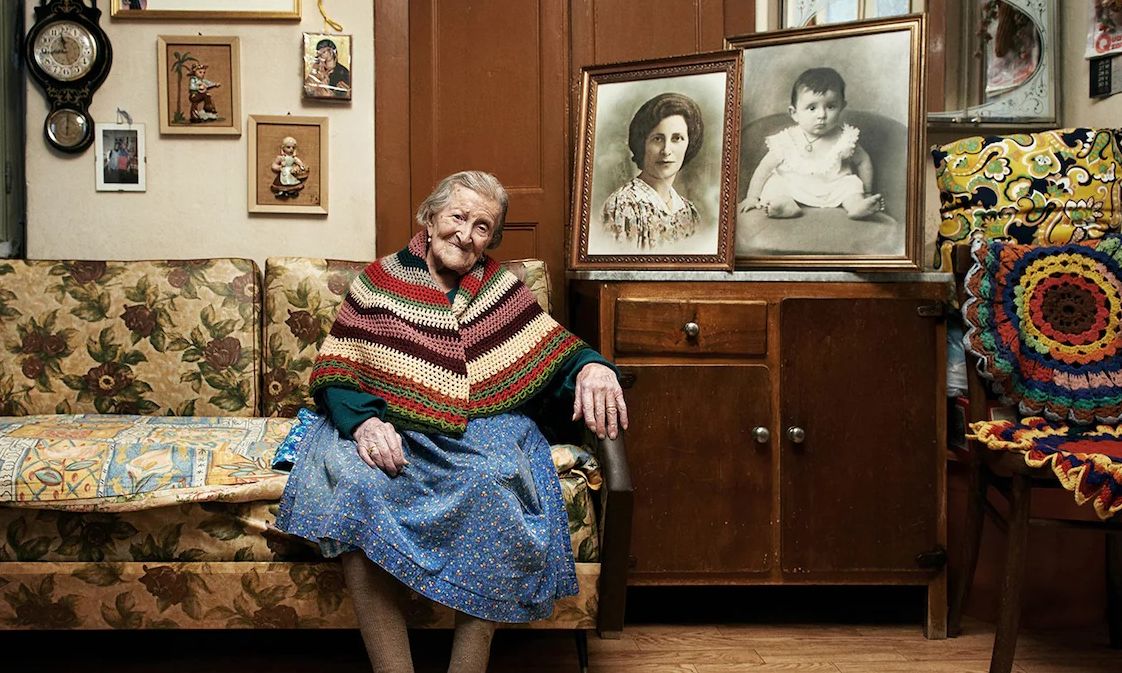 «Η ανησυχία δεν λύνει τίποτα» – Πέντε μαθήματα μακροζωίας από τους γηραιότερους ανθρώπους στον κόσμο