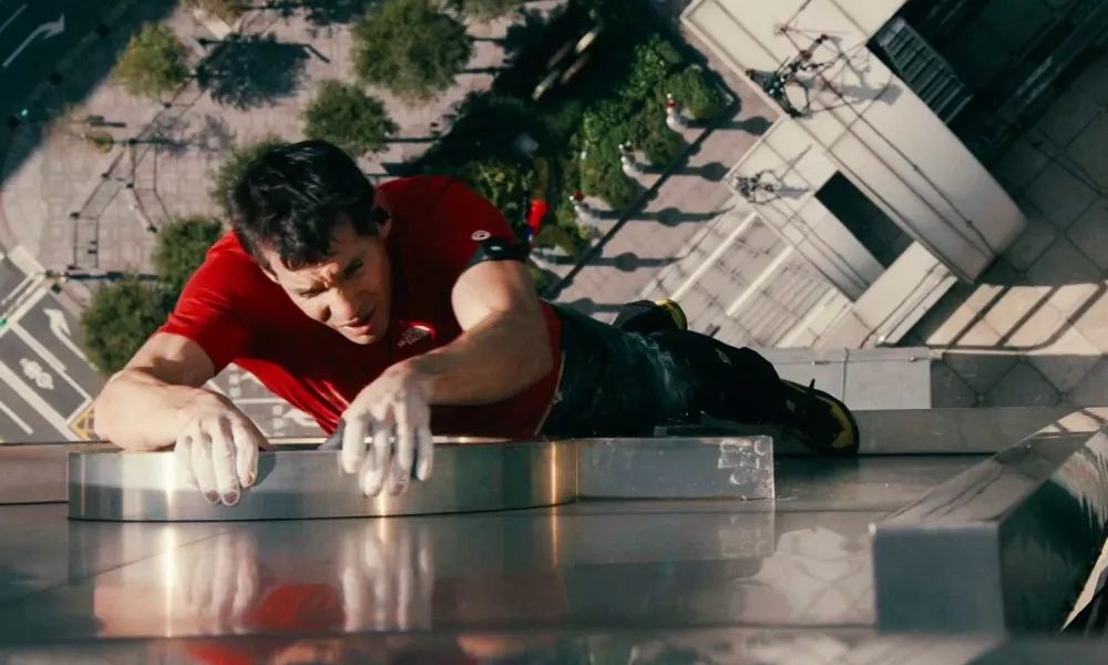 Πώς είναι να σκαρφαλώνεις σε ουρανοξύστη 500 μέτρων χωρίς σκοινί; Η ιστορία του ανθρώπου – «αράχνη»