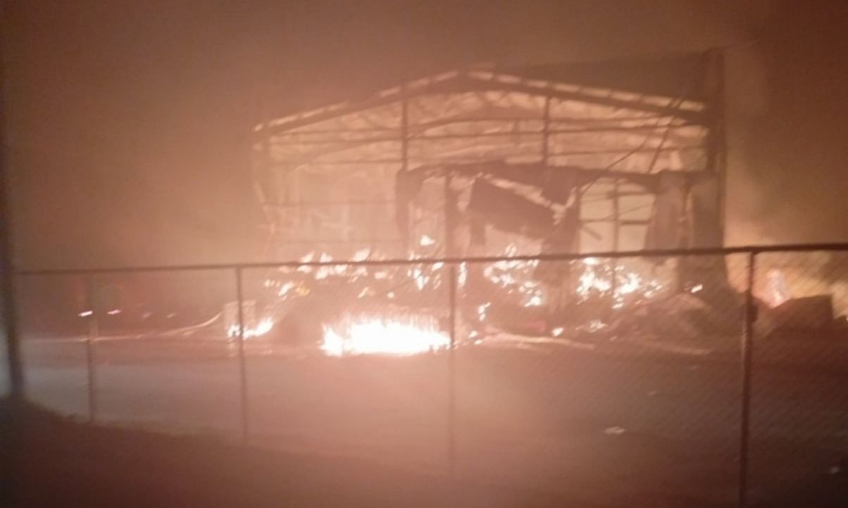 Τρίκαλα: Τρεις εργαζόμενες νεκρές από την πυρκαγιά στην μπισκοτοβιομηχανία, δύο αγνοούμενες