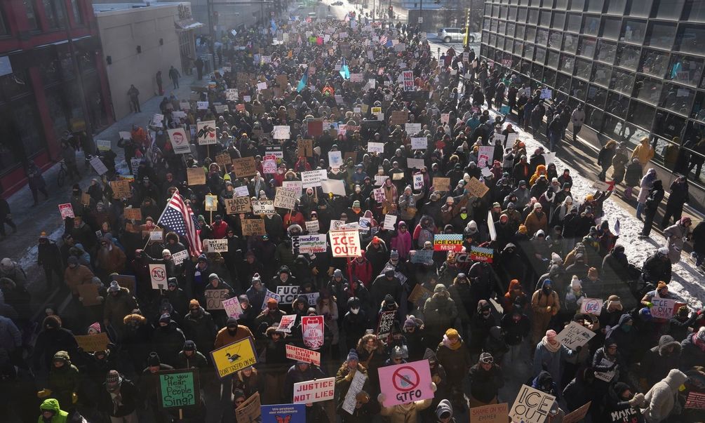 Μινεάπολη μία πόλη «υπό πολιορκία»: Πώς έφτασε σε «πόλεμο» με την κυβέρνηση των ΗΠΑ