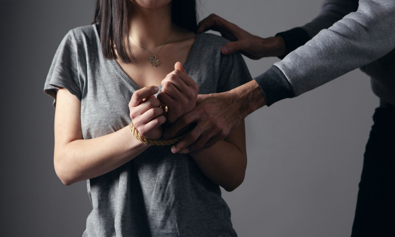 Σάλος στην Κύπρο από πληροφορίες ότι ο δήμαρχος Πάφου ξυλοκόπησε τη σύζυγό του