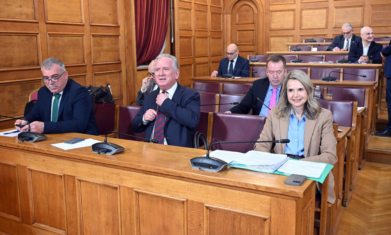 Σκληρή κόντρα Αποστολάκη – Χαλικιά στην Εξεταστική: «Είστε πολύ ένοχη και εκτίθεστε»