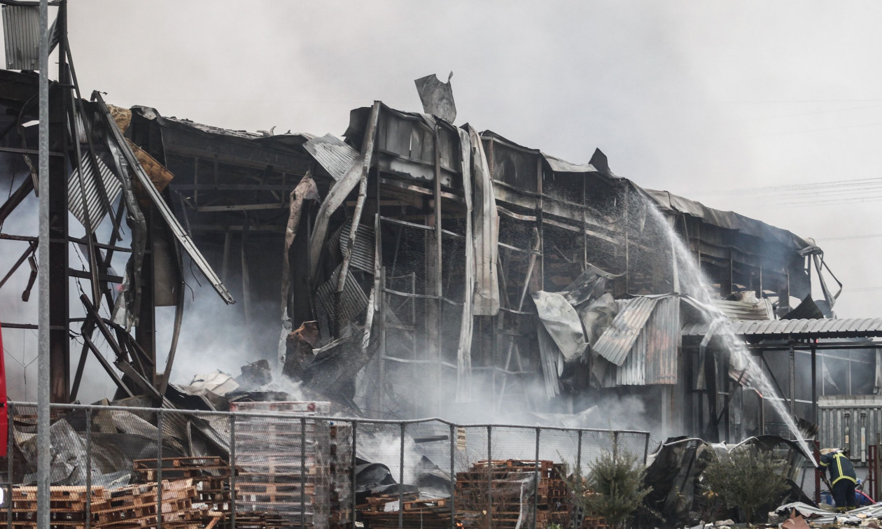 Τρίκαλα: Τα αναπάντητα ερωτήματα για την έκρηξη στην «Βιολάντα» – Πώς προκλήθηκε η πύρινη κόλαση