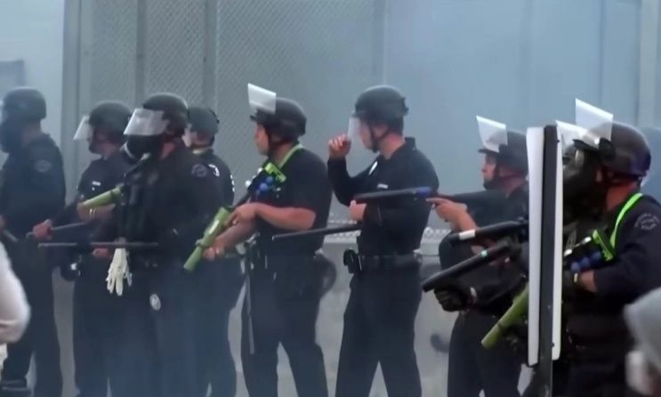 Τι είναι η ICE, η αστυνομία του Τραμπ που έχει προκαλέσει το χάος στις ΗΠΑ