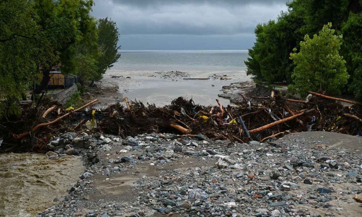 Κακοκαιρία: Η μανία του ανέμου έριξε μηχανές στη Σύρο, χαλαζοπτώσεις σε Νάξο, Σίφνο και Άνδρο