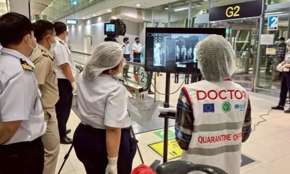 Ξέσπασμα φονικού ιού χωρίς θεραπεία οδηγεί τα αεροδρόμια στην εφαρμογή μέτρων τύπου COVID