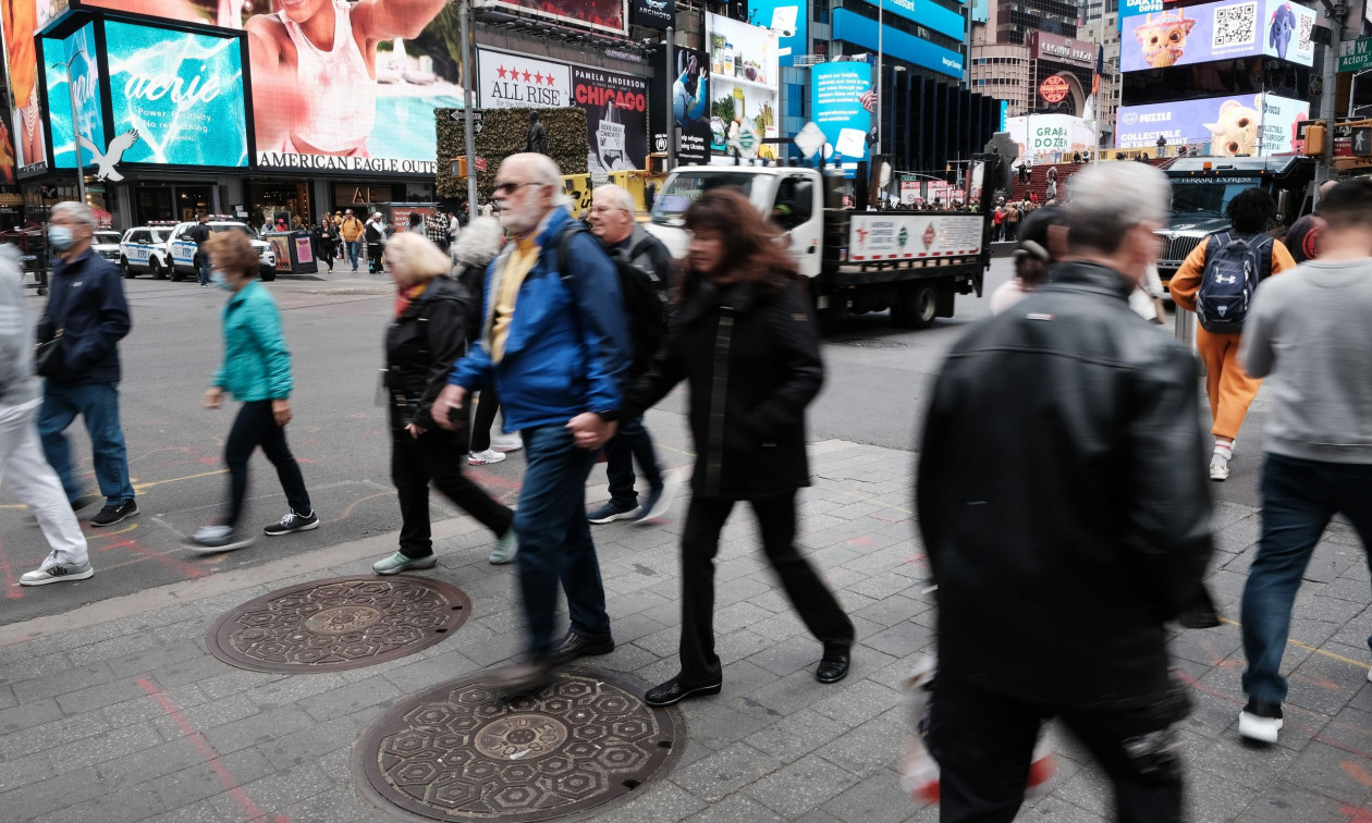 Η παγκόσμια οικονομία σε «τεντωμένο σχοινί» – Πώς τα χρέη των ισχυρών «ροκανίζουν» την τσέπη μας