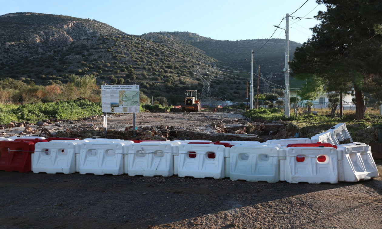 Γλυφάδα: Προστατευτικά μέτρα για τον περιορισμό του νερού στην οδό Μετσόβου