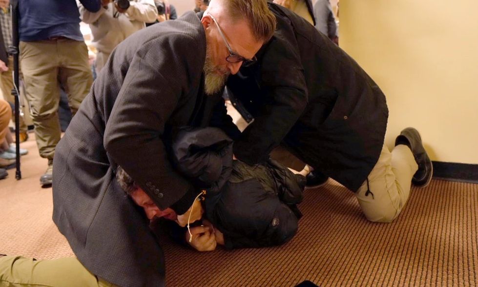 Μινεσότα: Άνδρας έριξε άγνωστη ουσία στη βουλευτή των Δημοκρατικών Ιλχάν Ομάρ