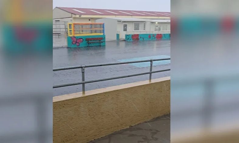 Ηράκλειο: Πλημμύρισαν οι αίθουσες του ειδικού σχολείου – Δεν πέρασε χρόνος από τα εγκαίνια