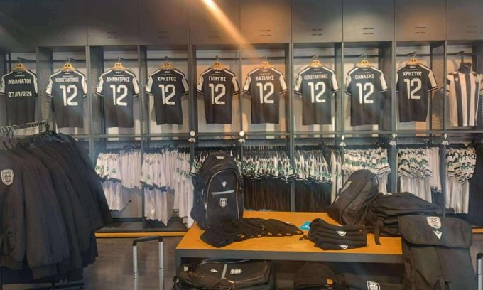 Κλαίει η Τούμπα: Οκτώ φανέλες στη μπουτίκ με τα ονόματα των αδικοχαμένων «αετόπουλων» – Εικόνα