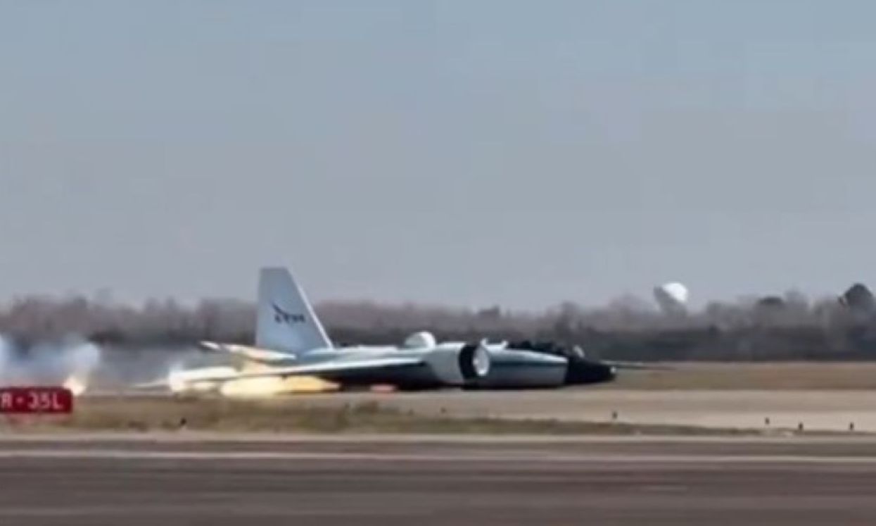 ΗΠΑ: Αεροσκάφος της NASA κάνει επικίνδυνη προσγείωση χωρίς ρόδες – Βίντεο