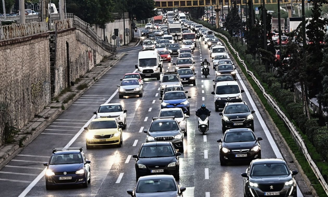 Κίνηση στους δρόμους: Ουρές χιλιομέτρων στον Κηφισό – Καθυστερήσεις σε Κηφισίας και Αττική Οδό