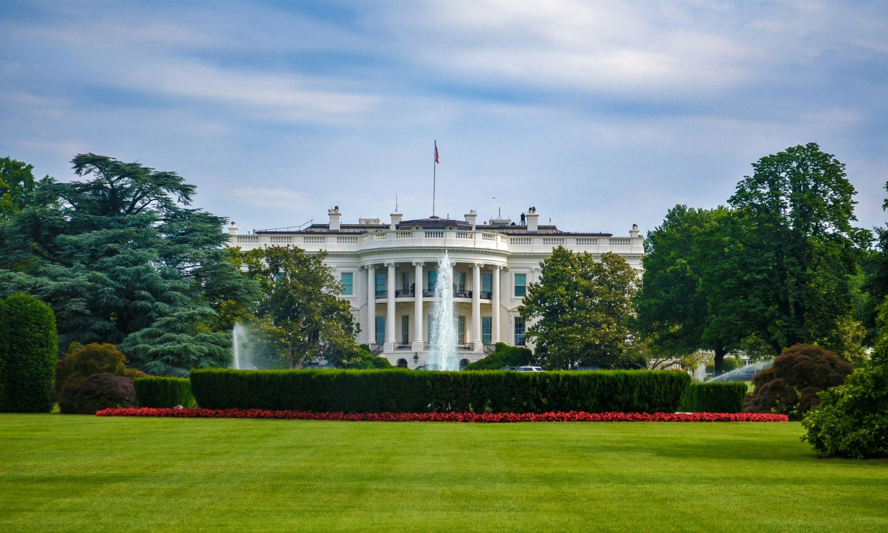 Κάθετος Διάδρομος: Σύσκεψη κορυφής στον Λευκό Οίκο με τη συμμετοχή Παπασταύρου και Εξάρχου