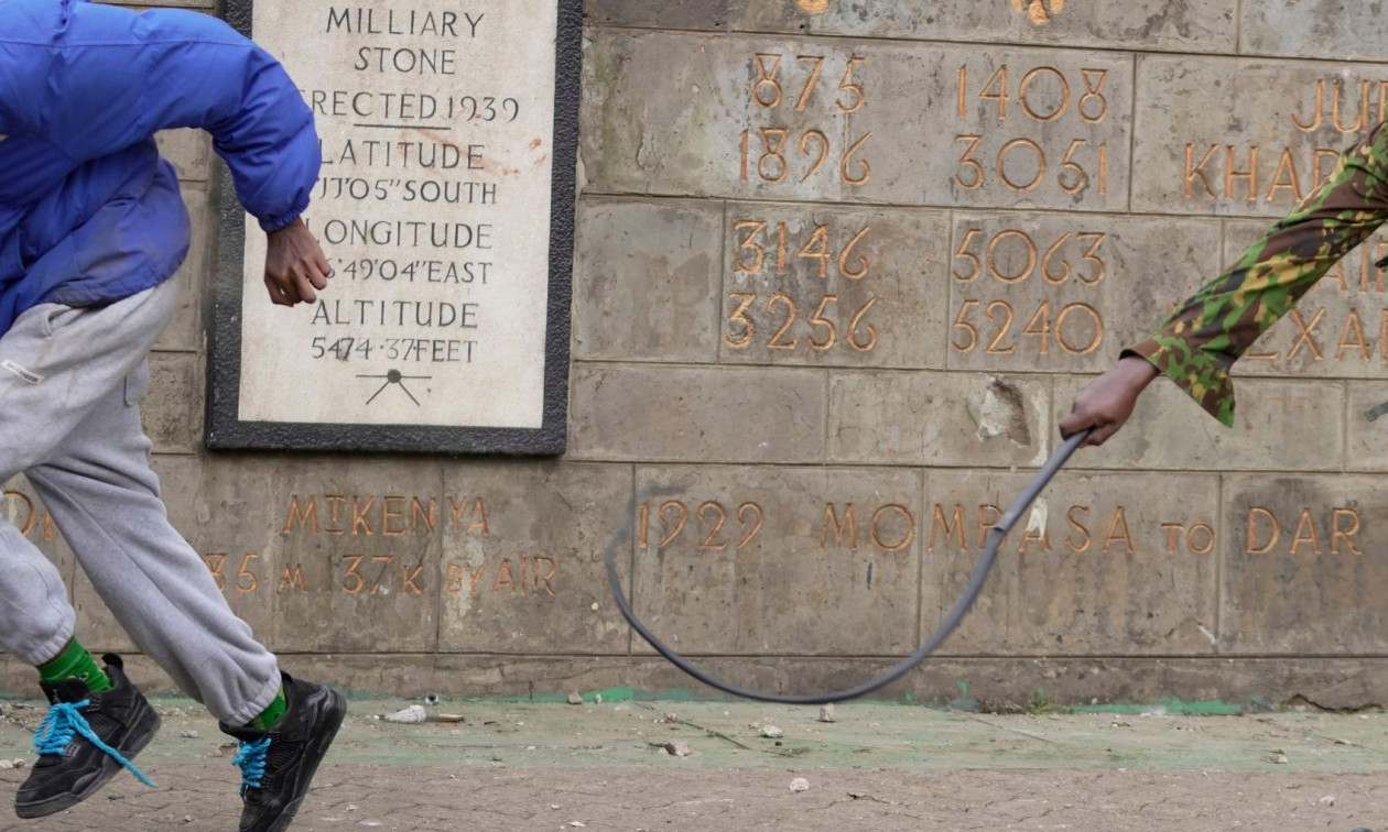 Ινδονησία: Ζευγάρι μαστιγώθηκε δημόσια 140 φορές για ερωτική συνεύρεση εκτός γάμου