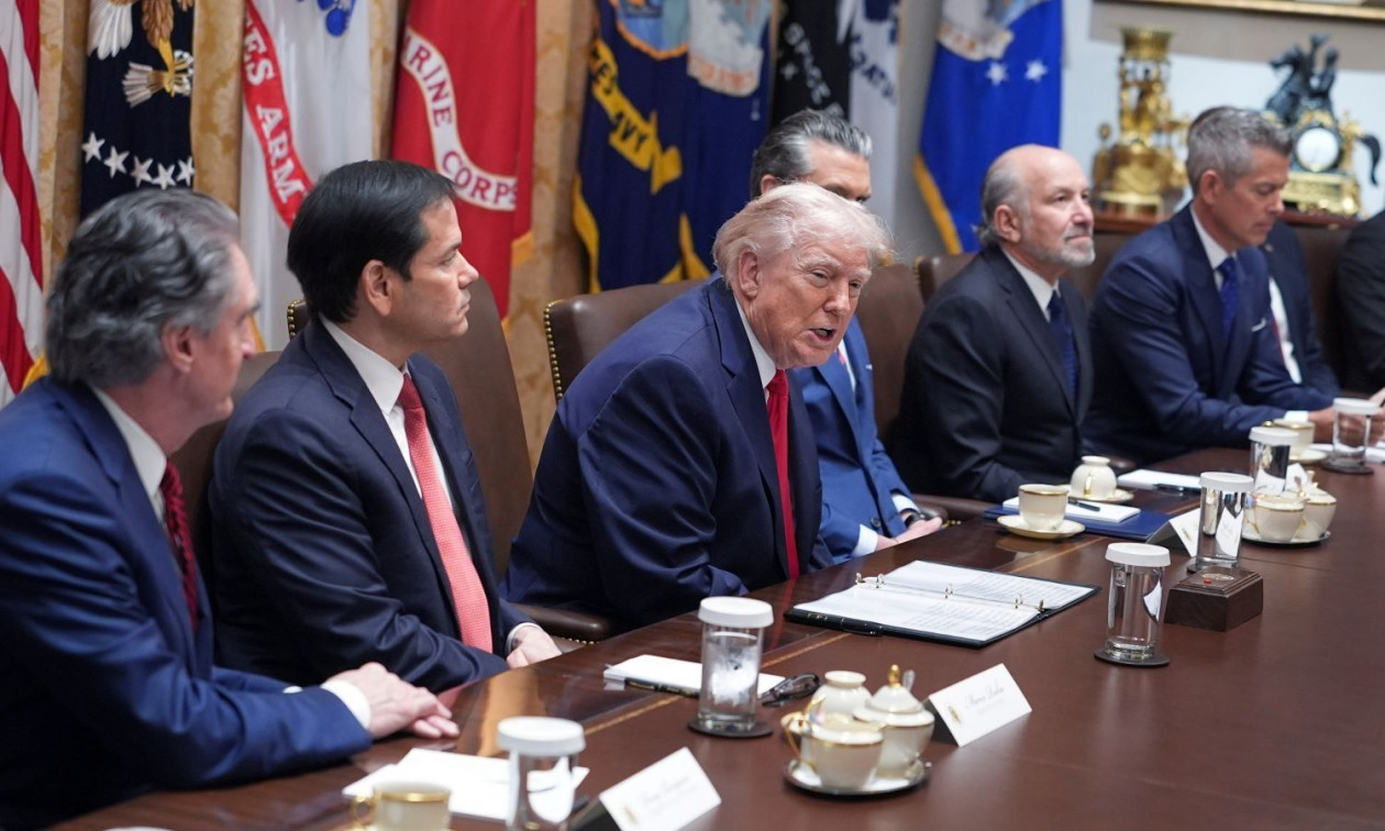 Τραμπ: Παραδέχεται ότι κλείνει τα μάτια του στο υπουργικό συμβούλιο όταν βαριέται