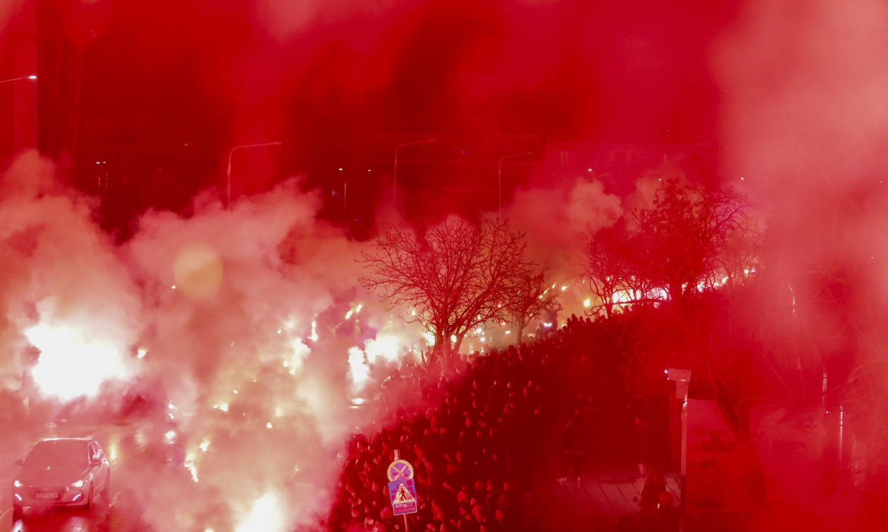 «Λύγισαν» στη Τούμπα όταν έφτασαν οι 7 νεκροί οπαδοί – «Καλό παράδεισο αδέρφια»