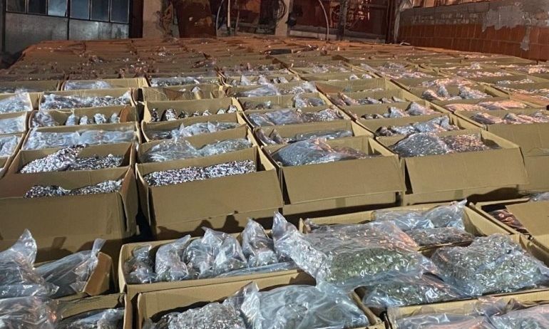 Σερβία: «Ιστορική» κατάσχεση πέντε τόνων κάνναβης – Εντοπίστηκε και αντιαρματικό όπλο – Φωτογραφίες