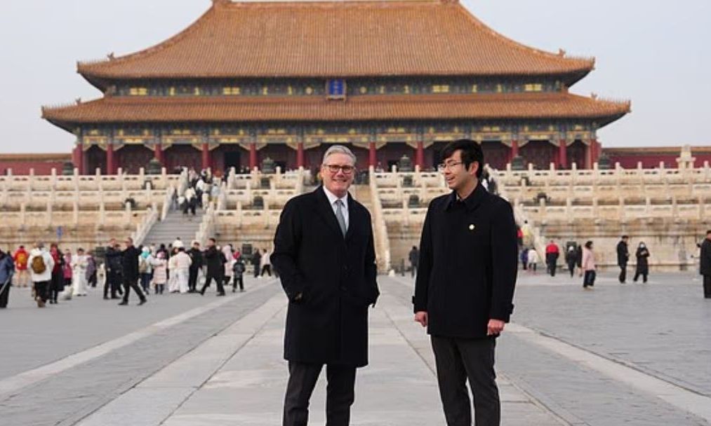 Κίνα: Ο Στάρμερ είδε την Απαγορευμένη Πόλη…σαν απλός τουρίστας – Η ιδιωτική ξενάγηση Τραμπ το 2017